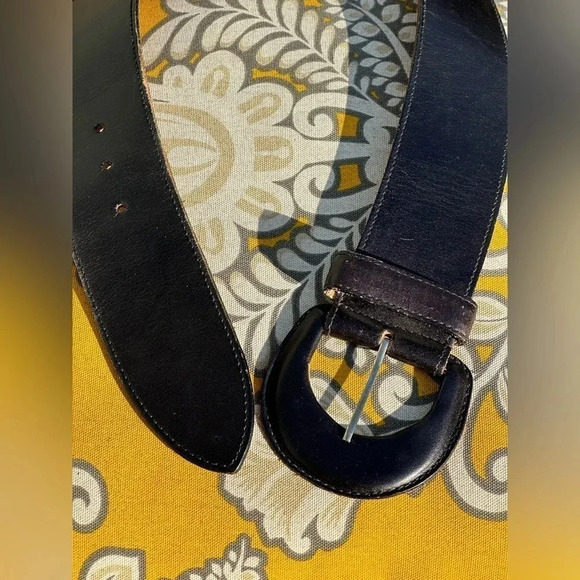 Anne Klein — Vintage Big Buckle Leather Belt - Picture 2 of 4